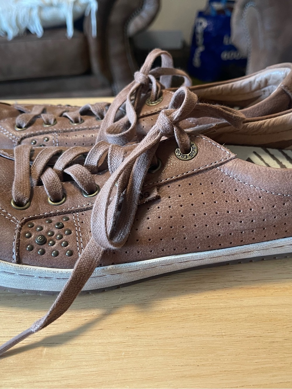 Taos Freedom Shoes Sneakers Womens Size 8.5 Brown Leather Studded 15208